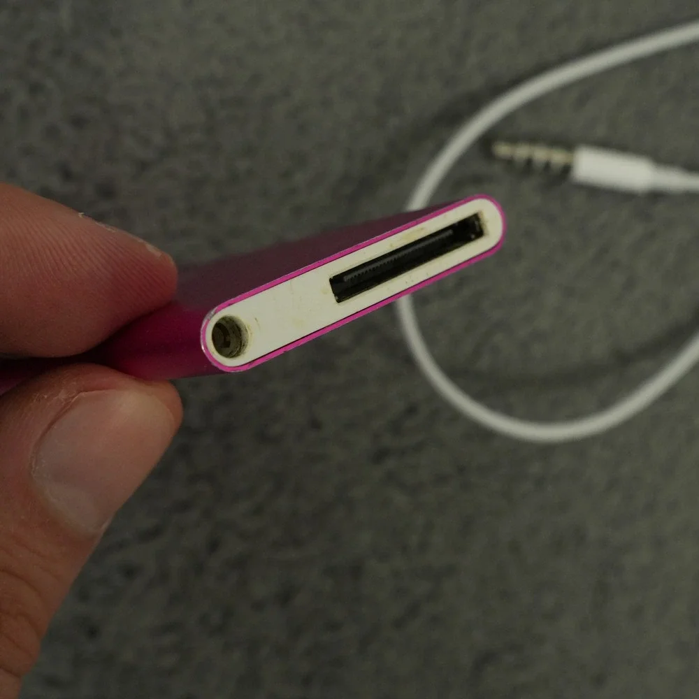 Apple iPod Nano 2nd Gen 4GB Pink A1199 MA489LL Digital Media Player Bundle